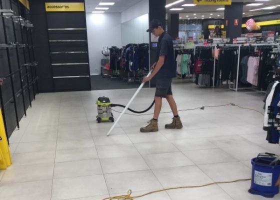 RTL Tradesmen working in a shopping centre RTL Tradesmen working in a shopping centre